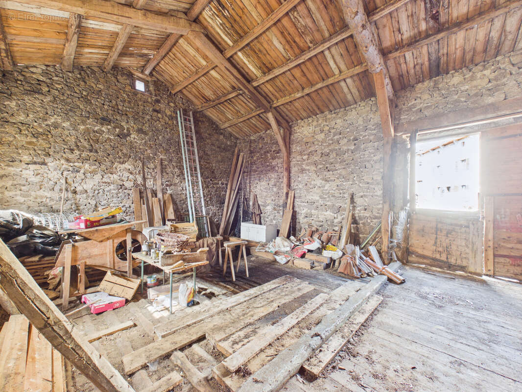 Parking à VENTEUGES