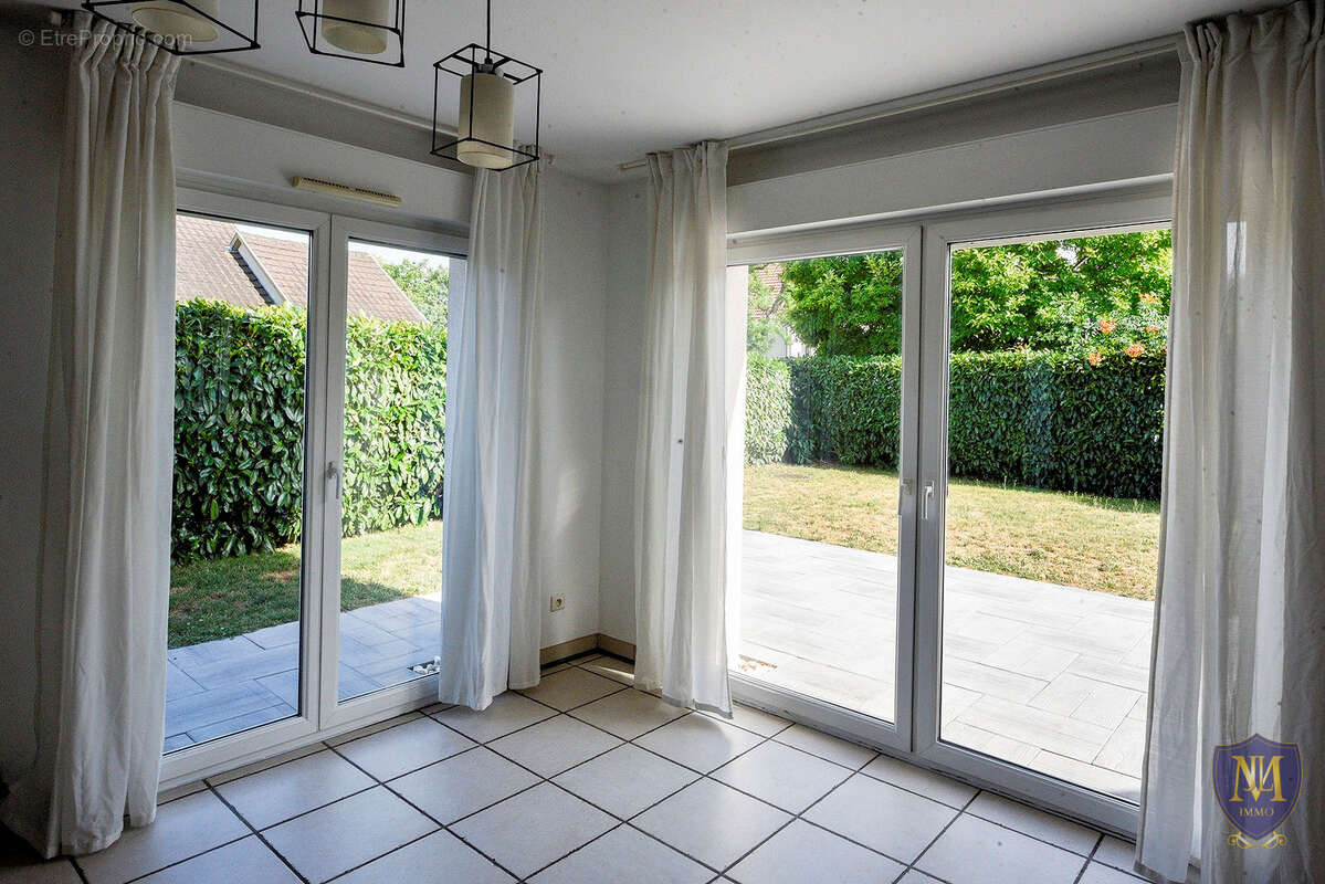 Habsheim au calme belle maison 6 pièces de 116 m2 sur 3,50 ares de terrain - photo 6