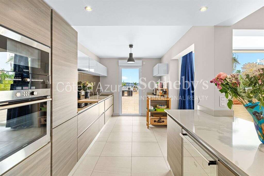 Duplex avec jardin, piscine et vue panoramique sur la mer sur les hauteurs de Nice - photo 8