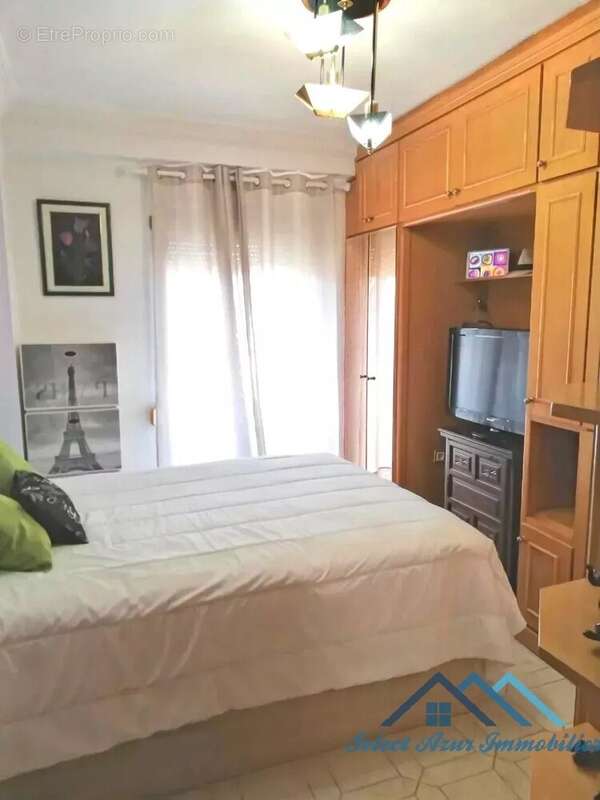 Appartement à SAINT-LAURENT-DU-VAR