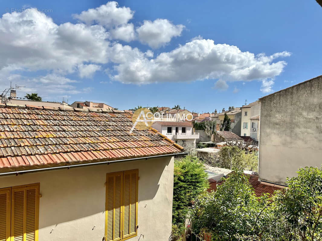 Sanary, Le Port, Studio de 20m2, Rénové - photo 3