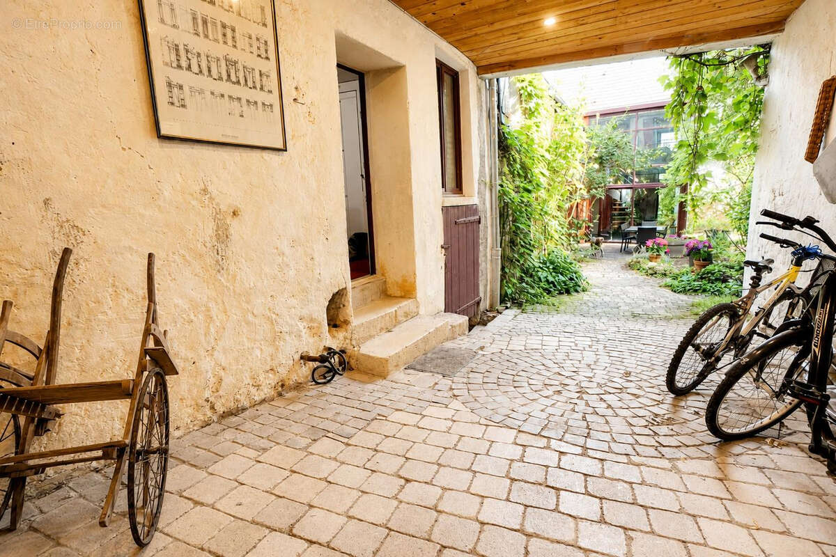 Maison à MEZIERES-SUR-SEINE