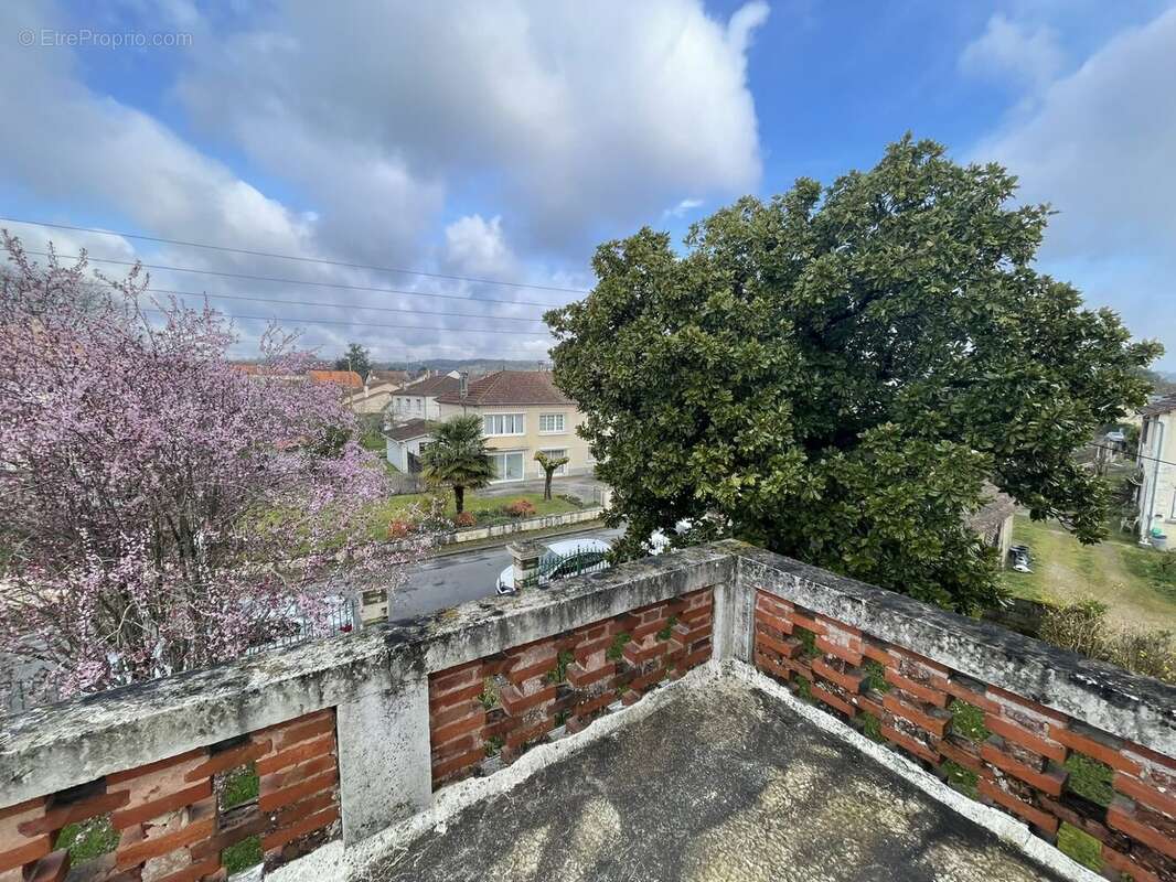 Maison 153 m² à Saint-Astier  - photo 5