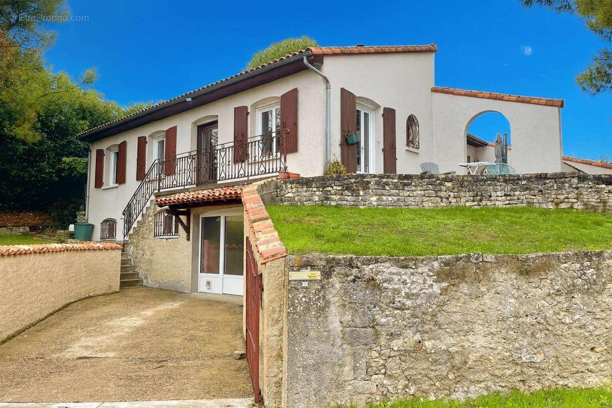 Maison à SAINT-MAURICE-LA-CLOUERE