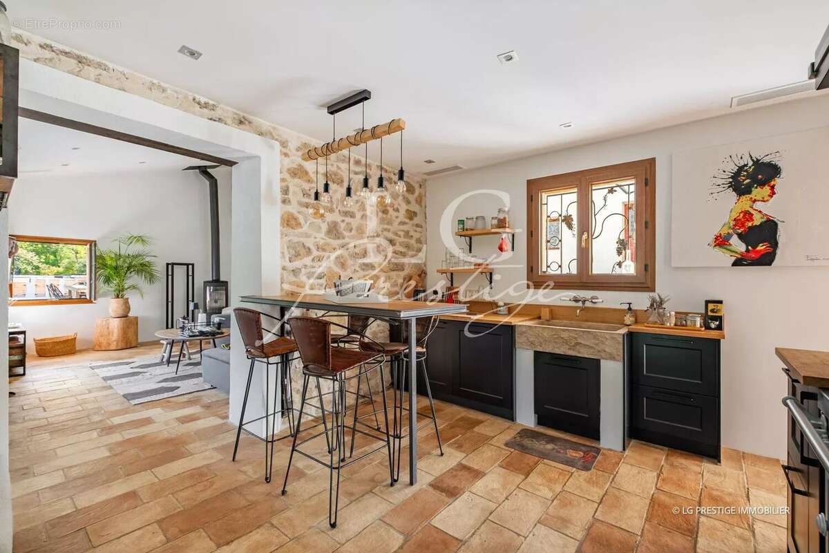 Maison à TOURRETTES