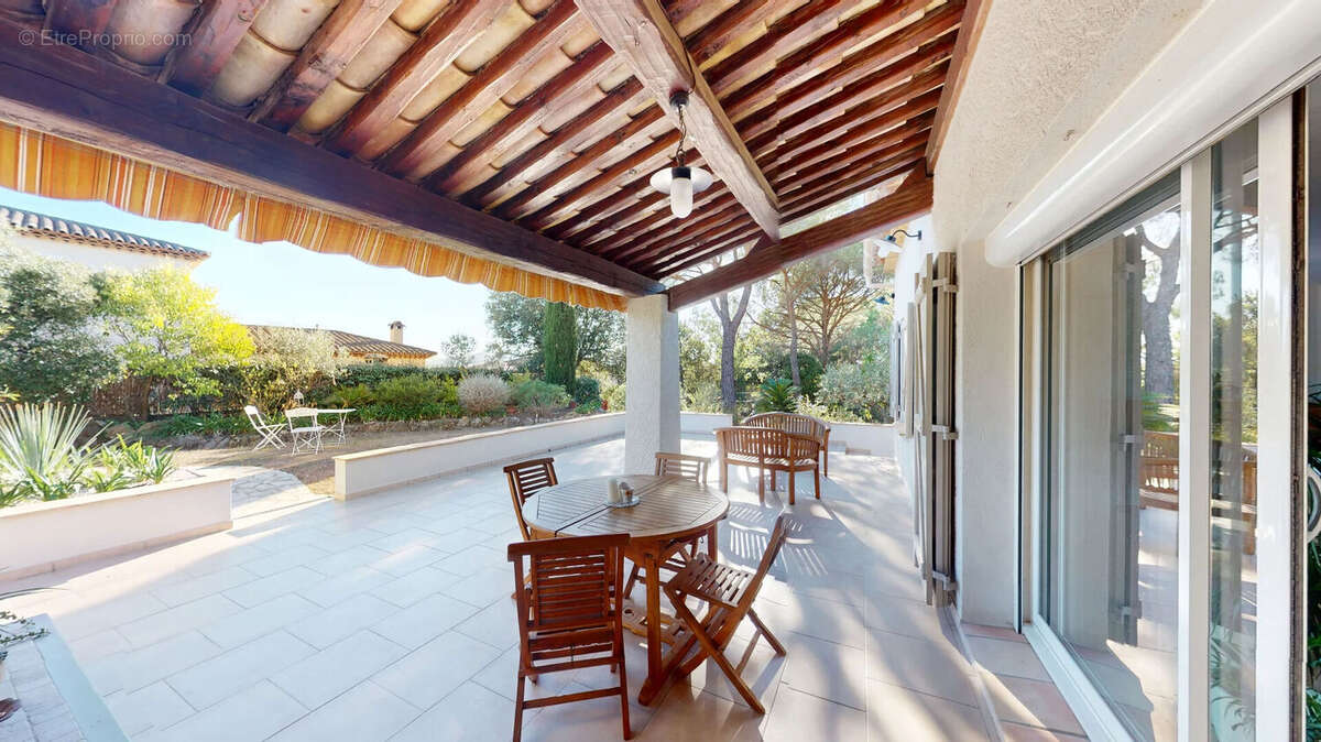 Maison à PUGET-SUR-ARGENS