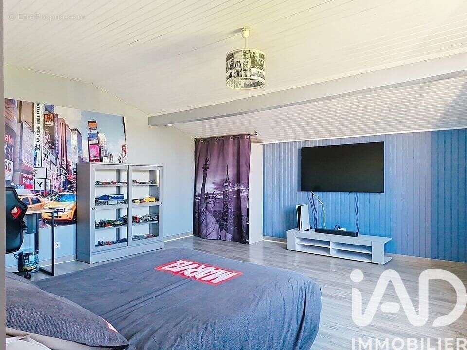 Maison 155 m² à Civrac-Sur-Dordogne  - photo 9