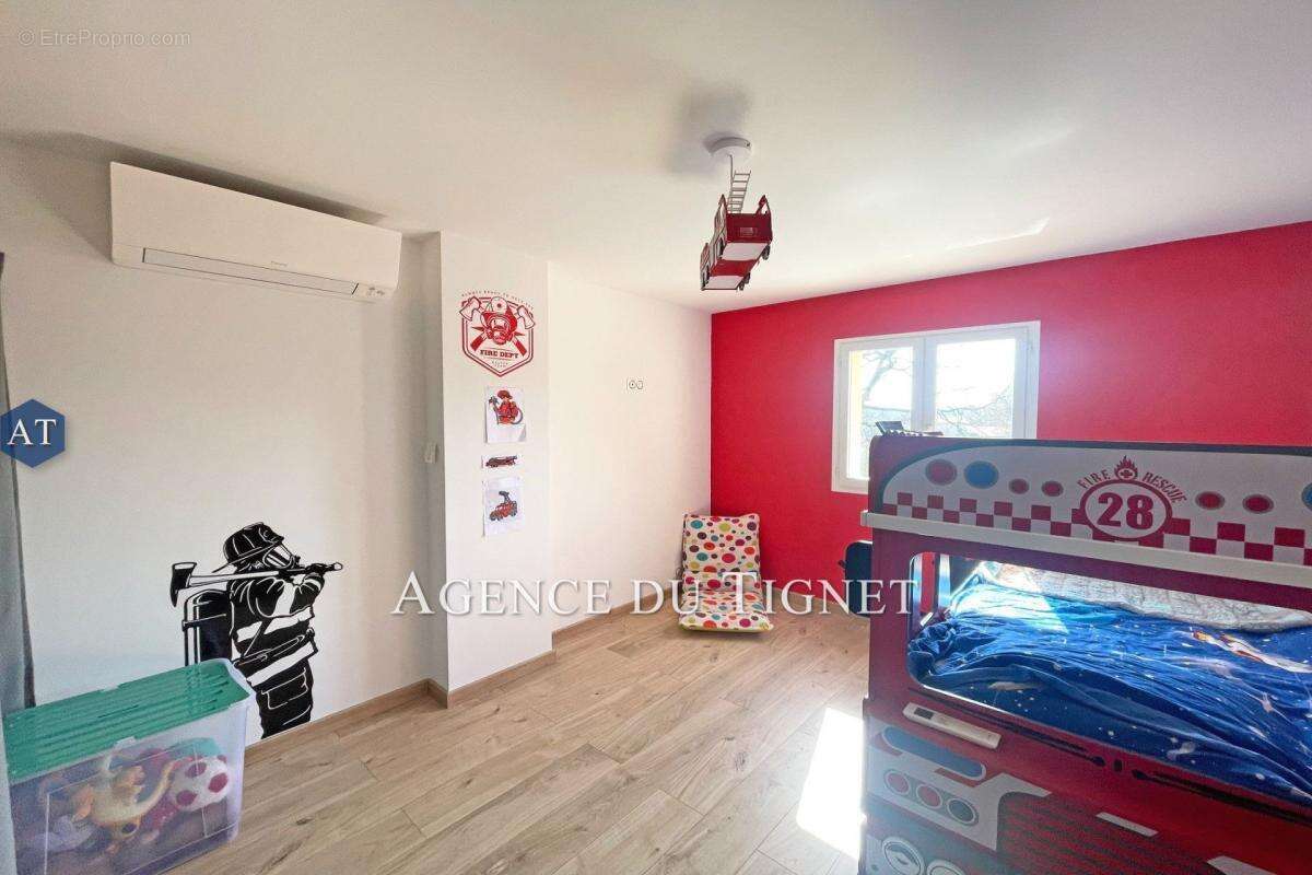 Maison à SAINT-CEZAIRE-SUR-SIAGNE