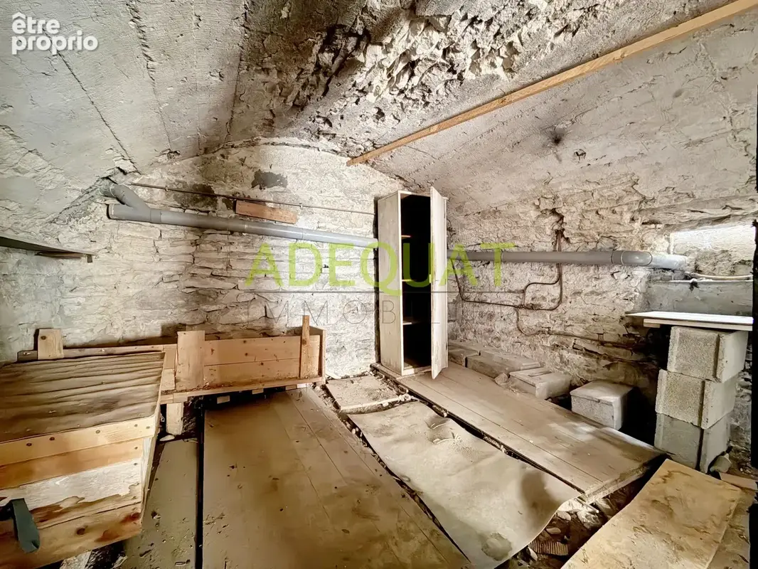 BOURGOIN JALLIEU, grande maison de ville à rénover / terrain de 158m2... - photo 16