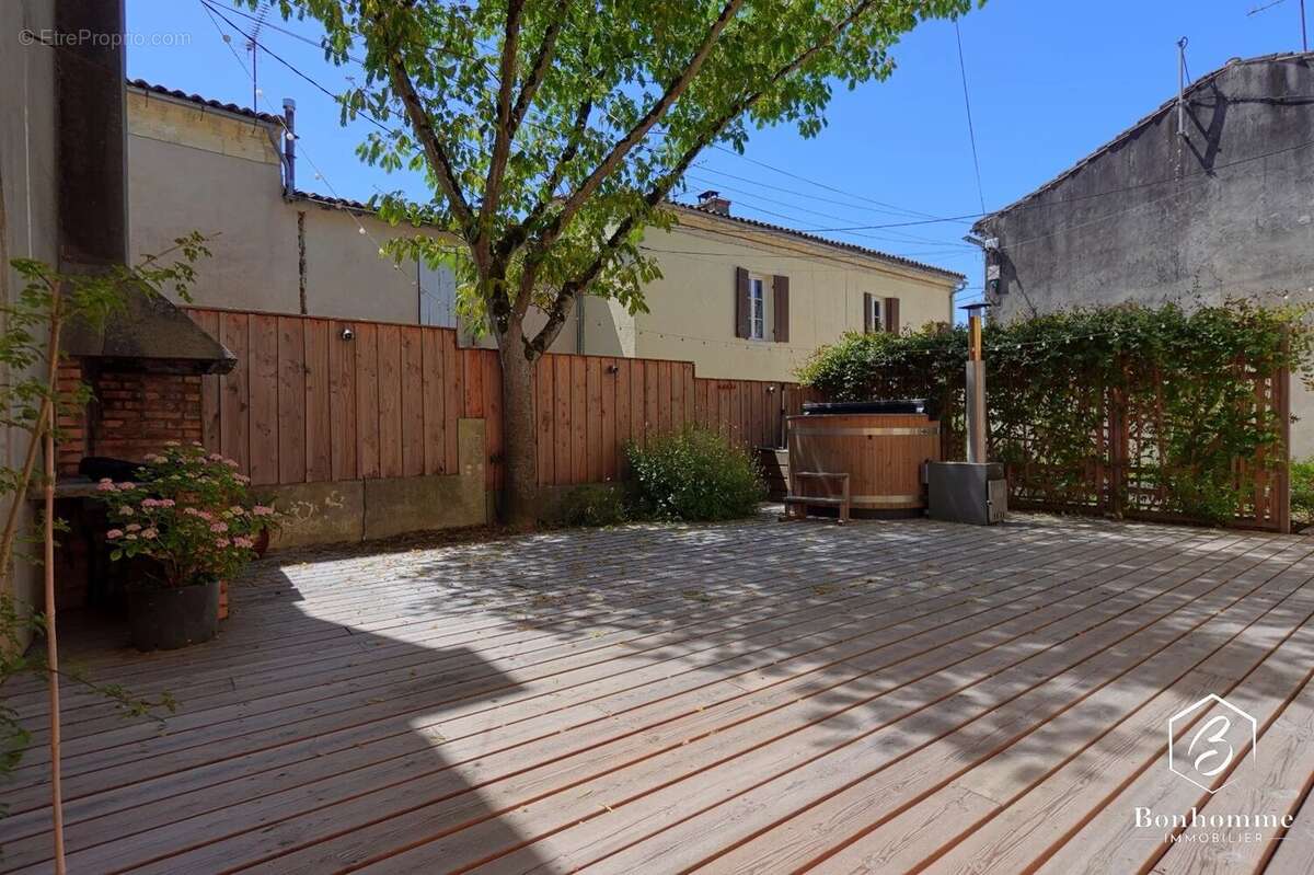 Maison 5 pièces - 139 m² LESTIAC - photo 12