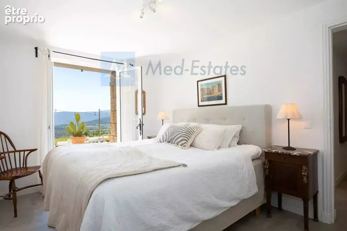 Villa d'exception avec vue panoramique à Grimaud. - photo 16