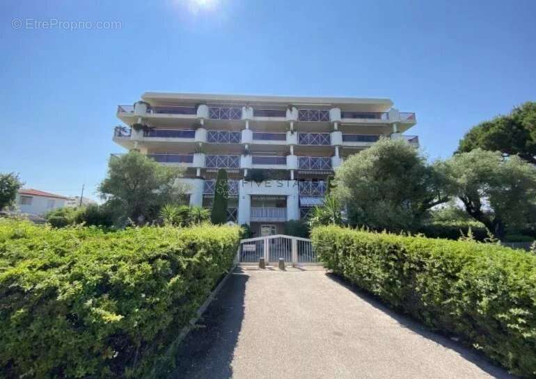 Appartement Vue Mer avec Terrasse et Garage à Antibes - photo 17