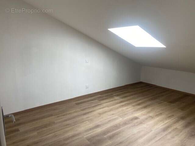 Maison à COURMANGOUX