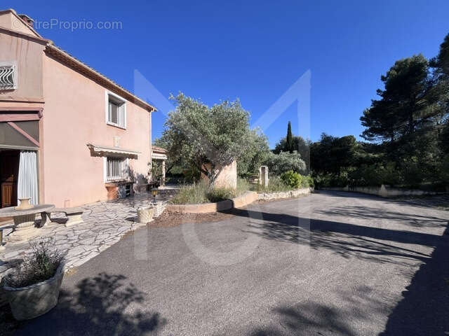 Maison à PEYROLLES-EN-PROVENCE