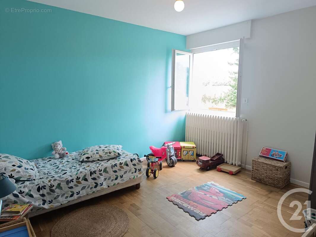 Maison à LES PEINTURES