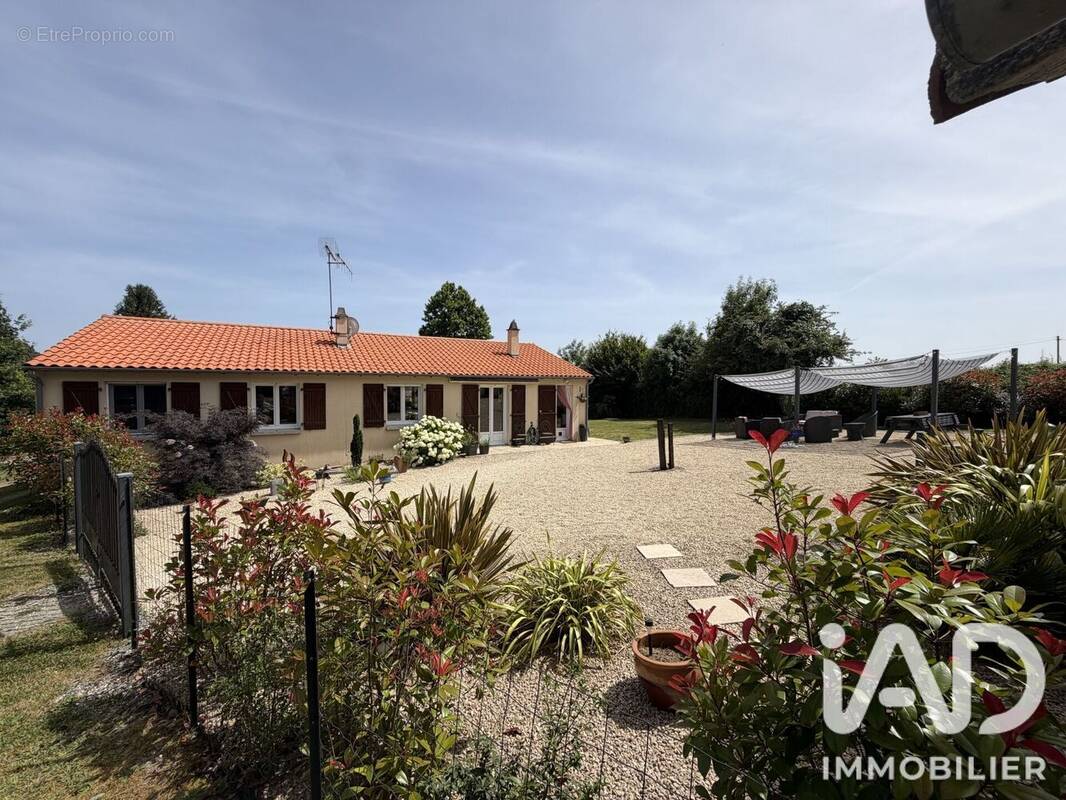 Photo 1 - Maison à SAINT-PAUL-EN-GATINE