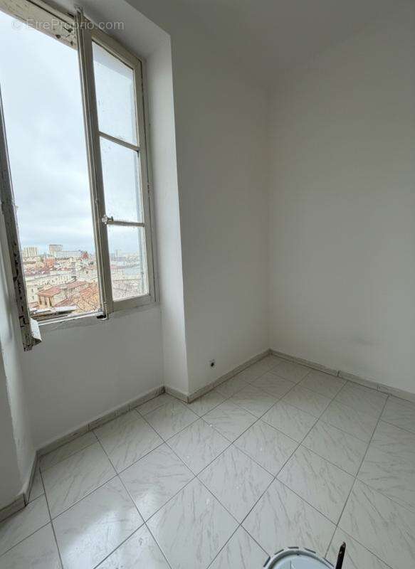 Appartement à MARSEILLE-3E