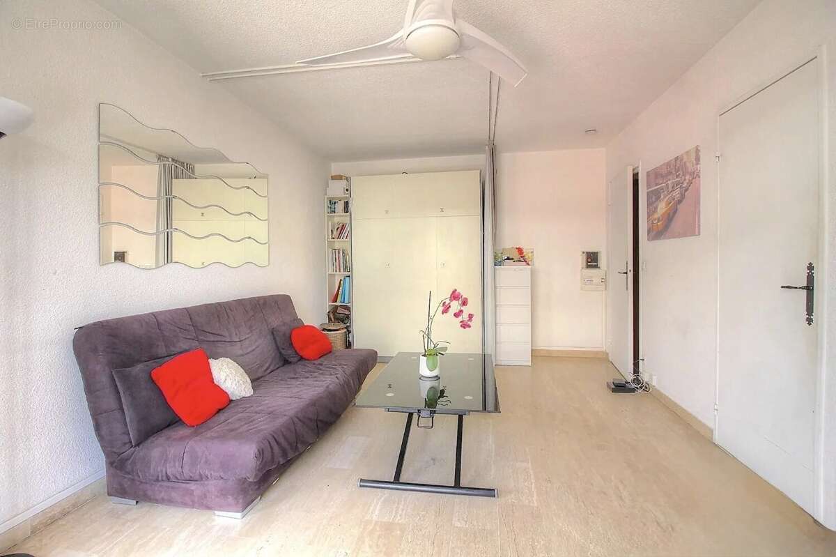 Appartement à VALLAURIS