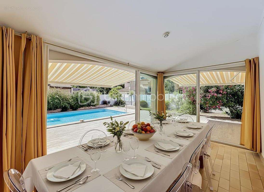 *** magnifique villa t7 de 222 m² avec piscine - castries *** - photo 5