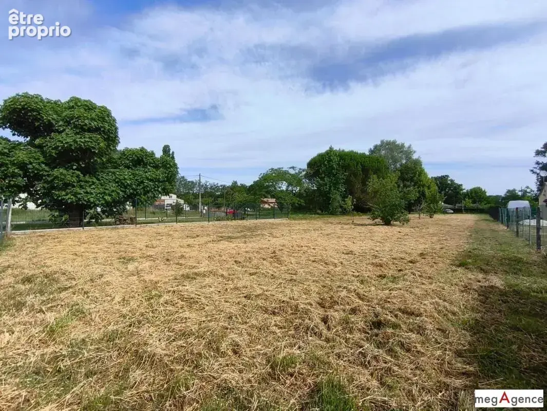 Terrain constructible de 1 667 m² à Saint-Girons-d'Aiguevives - photo 2