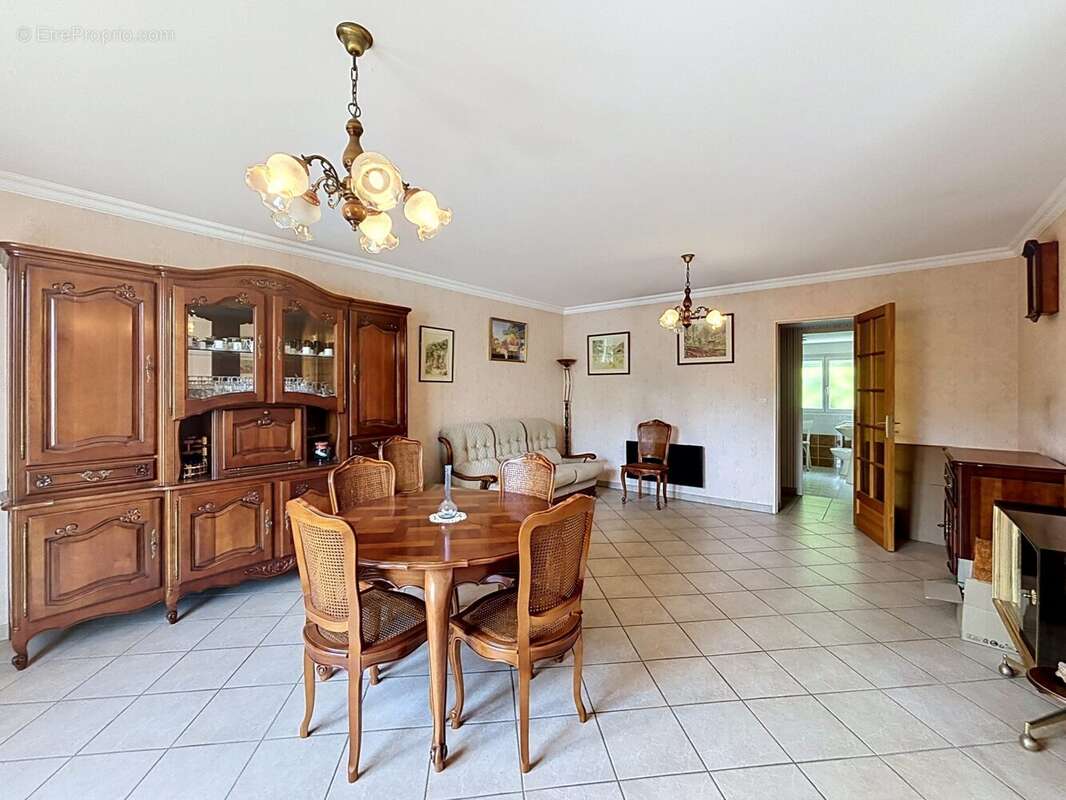 Maison à LA CHAUSSEE-SAINT-VICTOR