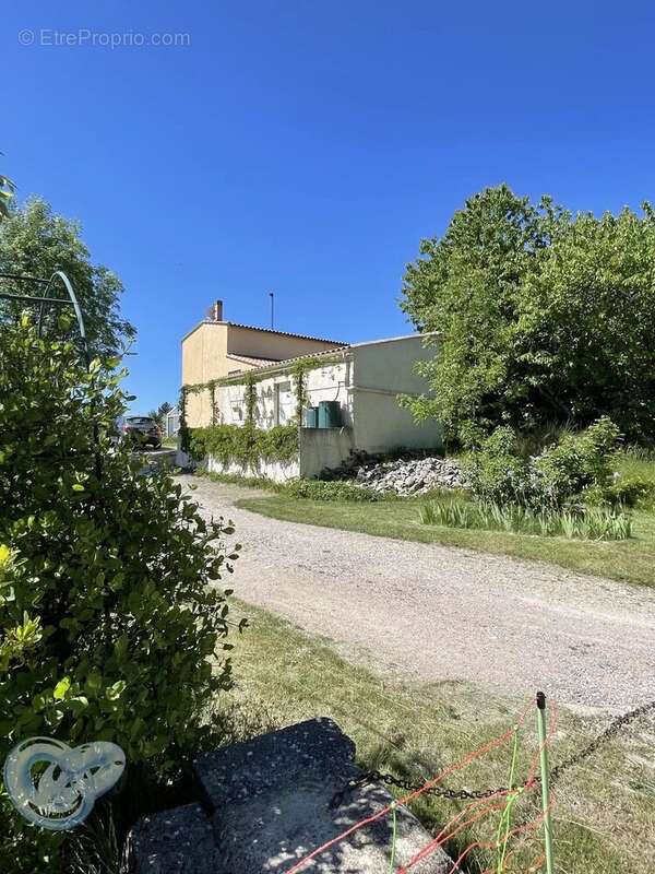 Maison à LES OMERGUES