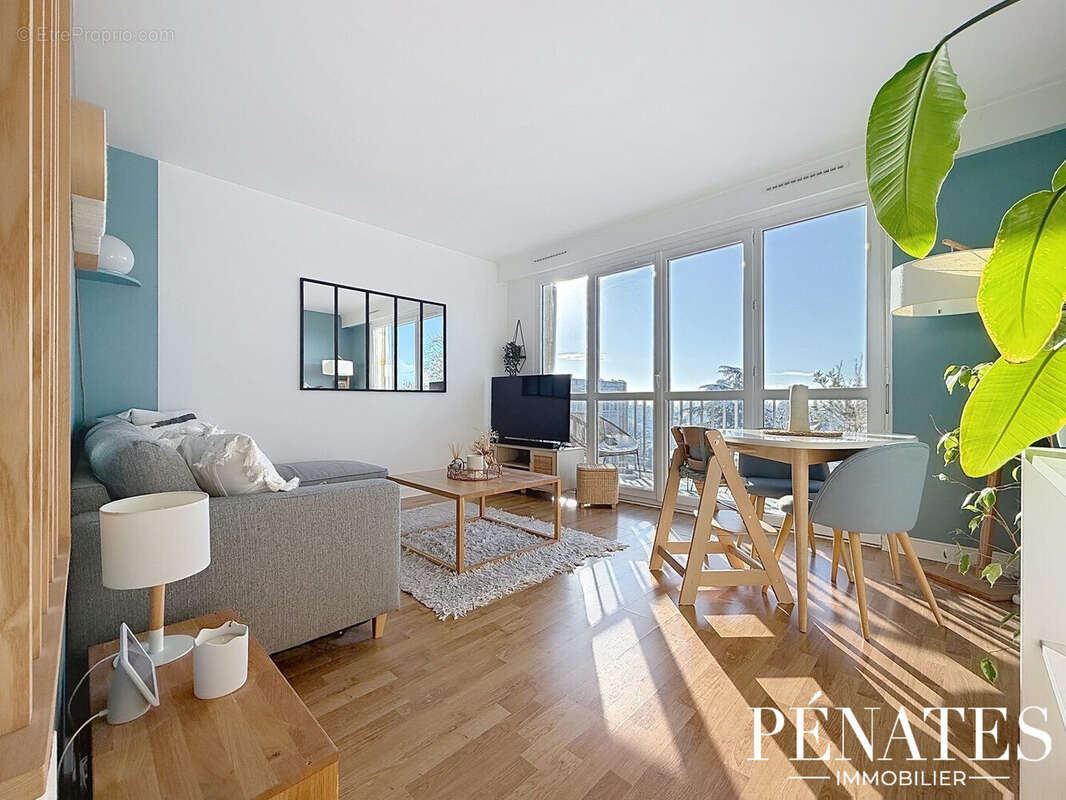 Appartement à MONT-SAINT-AIGNAN