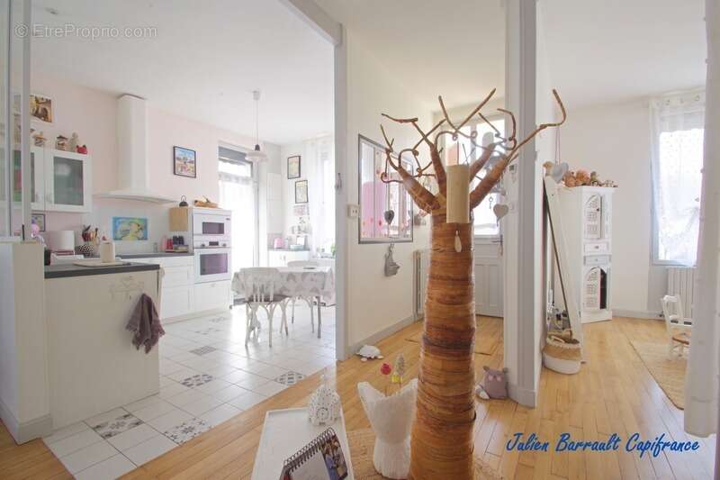 Maison familiale de 148m² avec 5 chambres entièrement rénovée en 2021 sur un terrain clos de 438m² - photo 3
