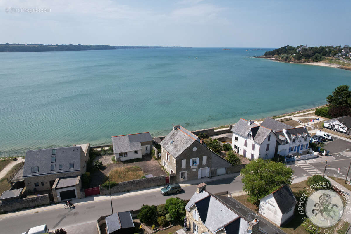 Maison à SAINT-JACUT-DE-LA-MER