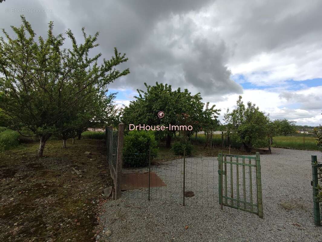 Appartement à BUSSIERE-POITEVINE