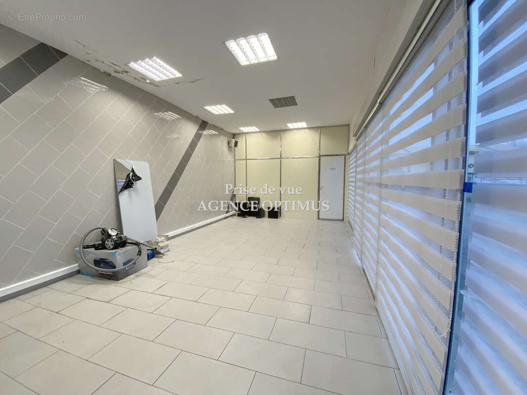 Commerce à VILLENEUVE-LA-GUYARD