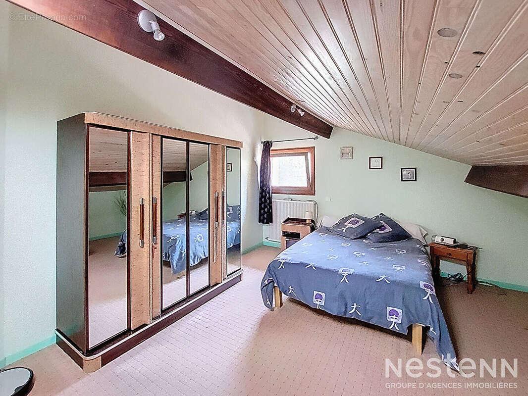 A Vendre Maison en pierre rénovée de 318 m² avec dépendances et point d'eau sur deux hectares - photo 17