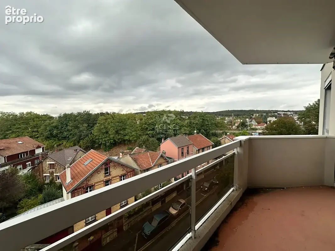 CHAVILLE - Rive Gauche - Beau 3-4  pièces rénové avec balcon, cave et box. - photo 12