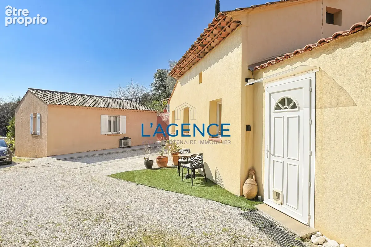 Hyères proche centre villa de charme 120m2 sur 1100m2 de terrain à voir au plus vite. - photo 2