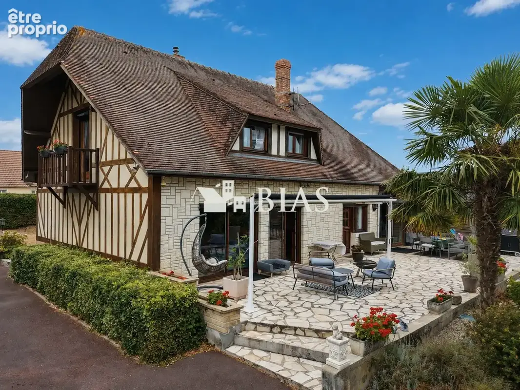 Maison à SAINT-OUEN-DE-THOUBERVILLE