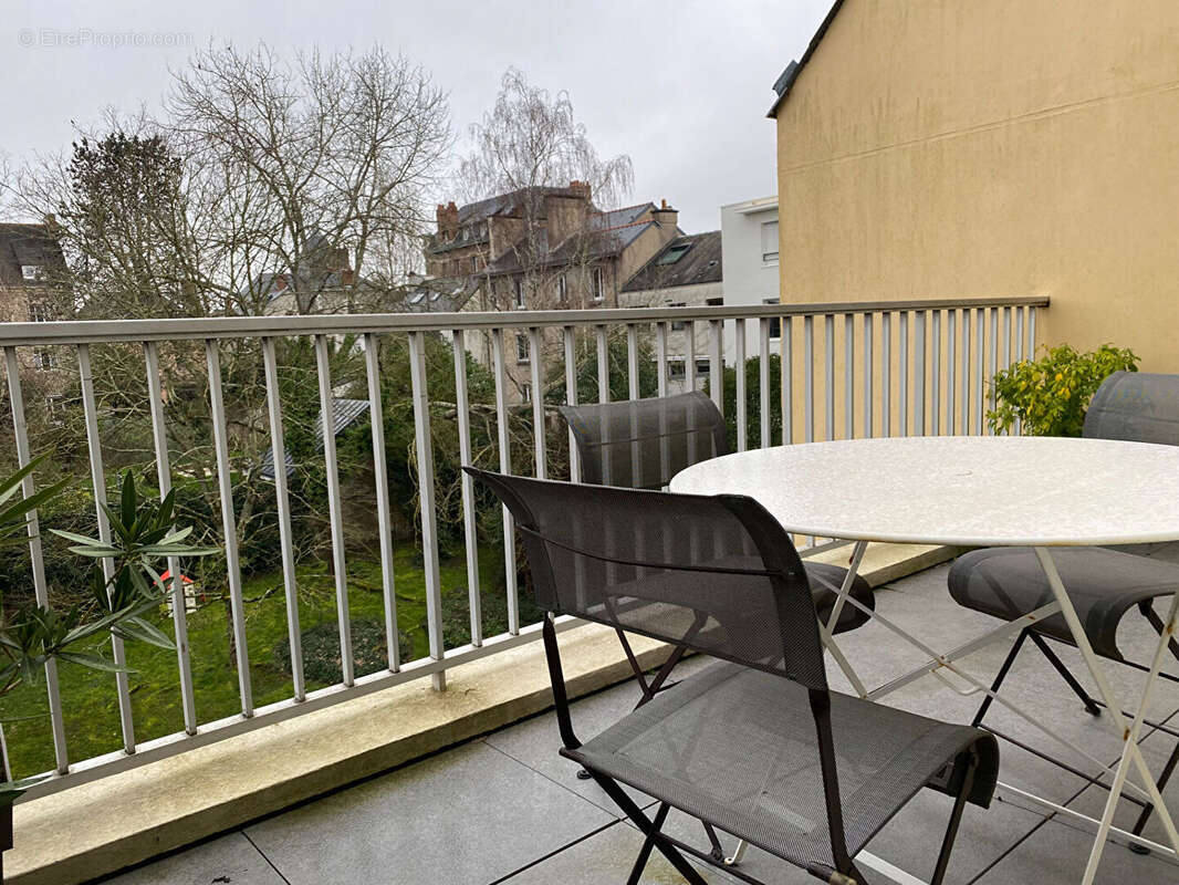 Appartement T4 en duplex de 101.44 m²  (111.65 m² au sol) au dernier étage avec terrasse et garage double. - photo 6