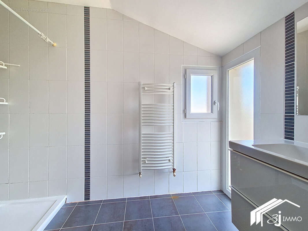 Maison à LA SALVETAT-SAINT-GILLES