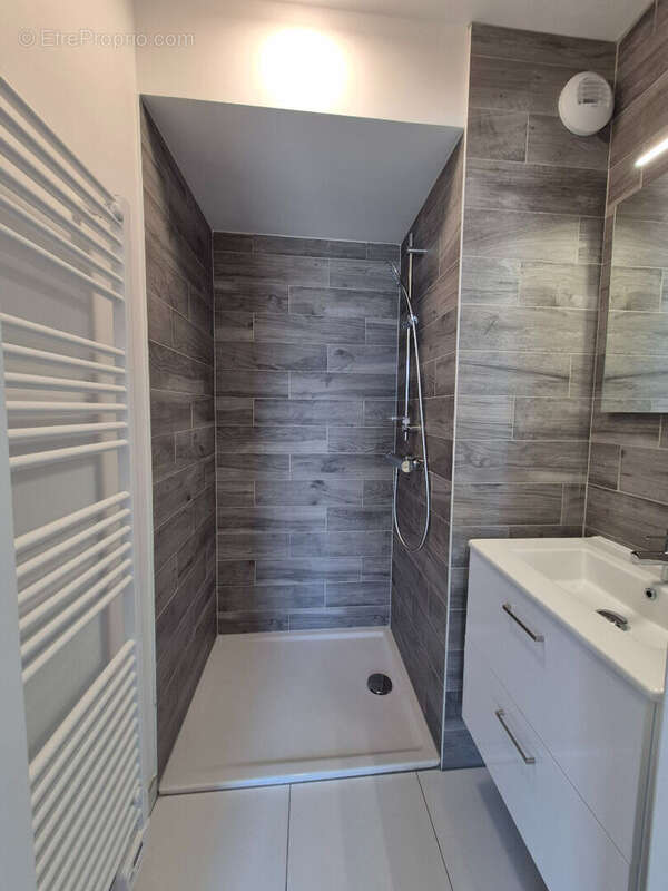 VANNES EST T.4  récent 96m² dernier étage - photo 9