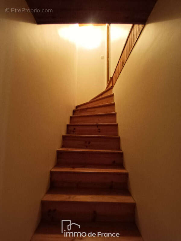 Maison à LIVINHAC-LE-HAUT