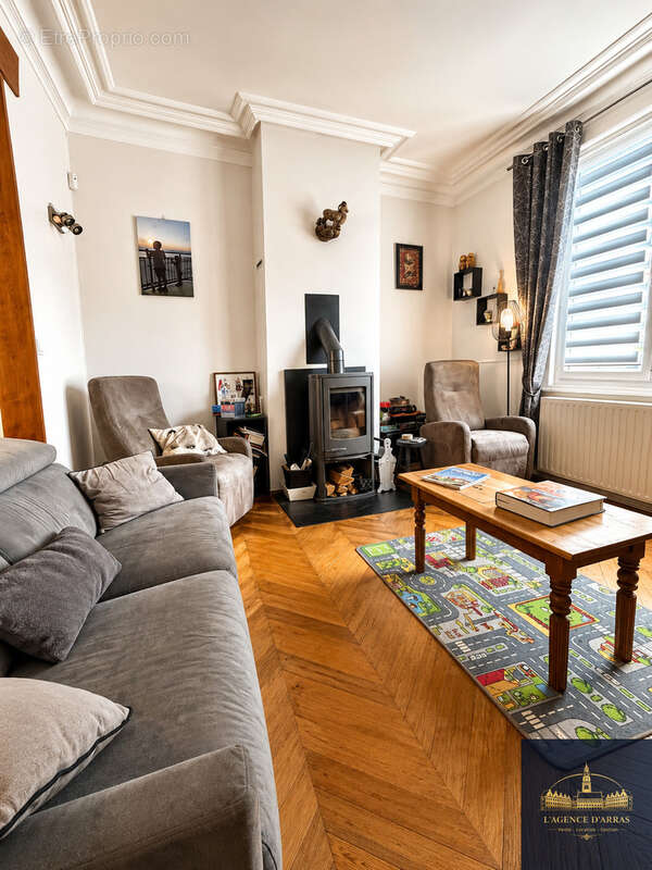 NOUVEAUTÉ- Maison familiale arrière gare- Volumes, Luminosité et beau Jardin - photo 3