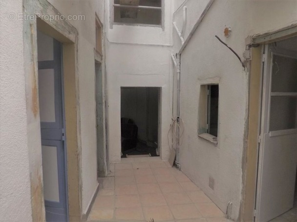 Commerce à CONFOLENS