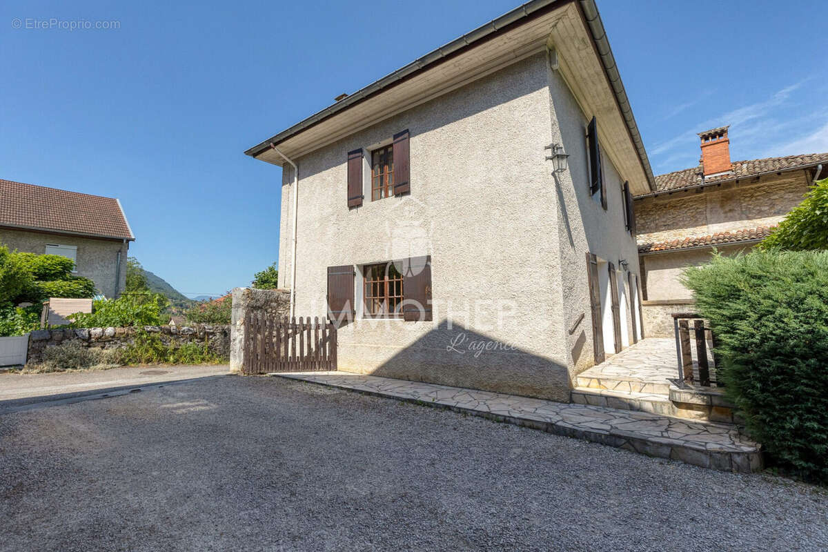 Maison à SAINT-VINCENT-DE-MERCUZE