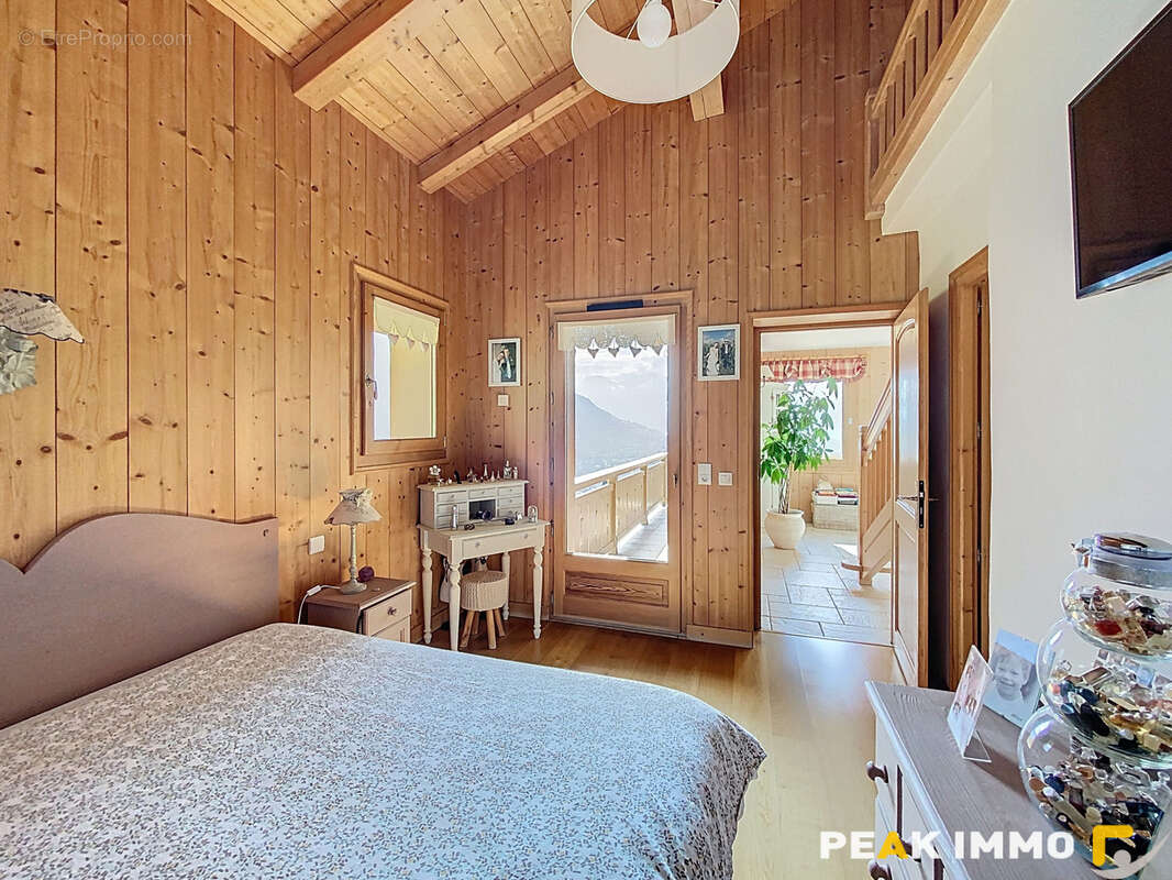 Coteau de saint roch chalet 215 m2 face mont blanc - photo 10