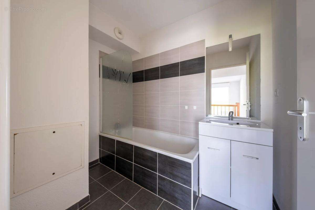 Appartement à BEAUZELLE