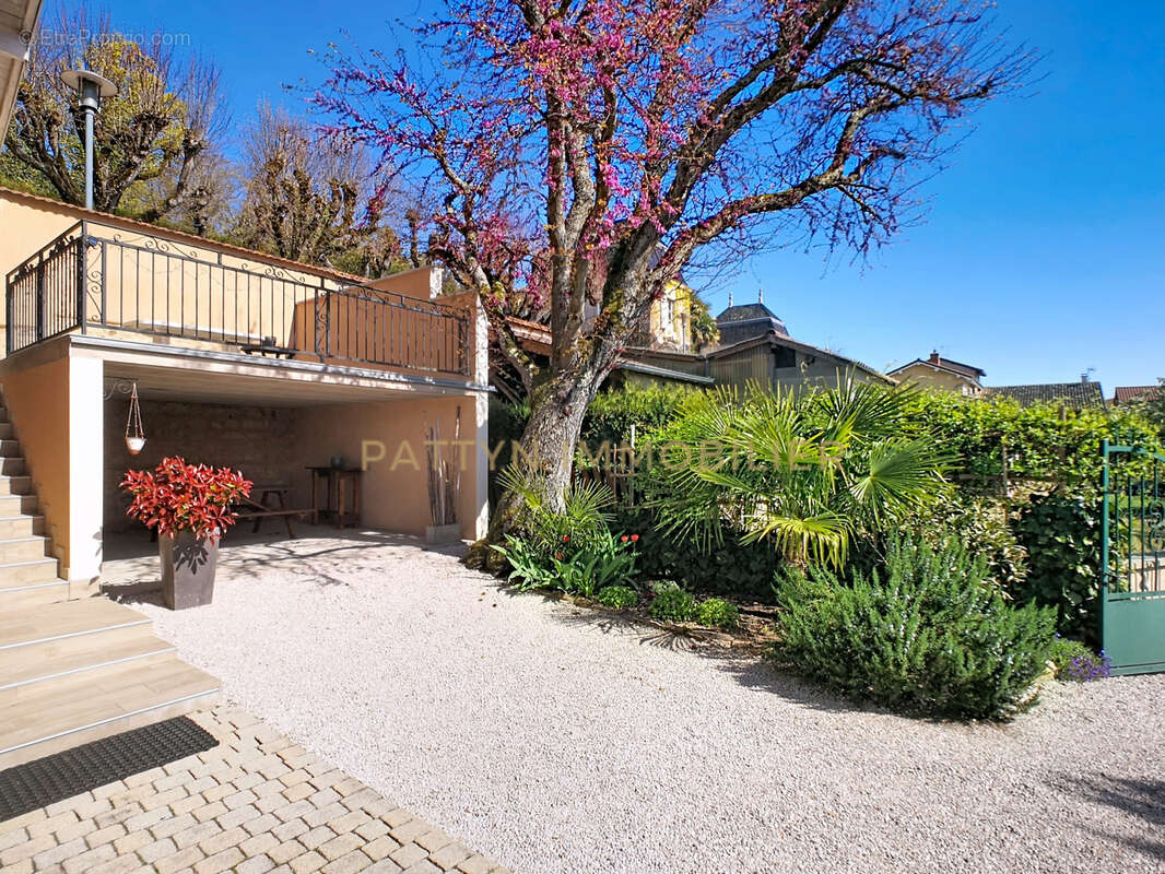 Maison à MONTMERLE-SUR-SAONE