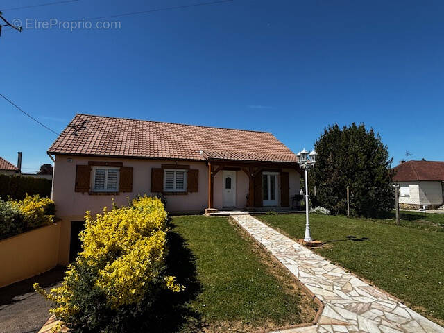 Maison à LA HAYE-MALHERBE