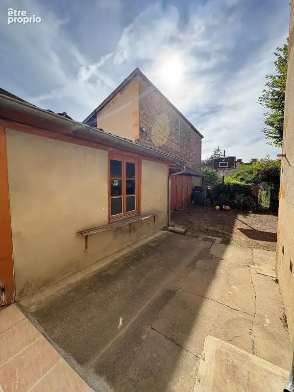 Charlieu - appartement de type 2 en rez-de-jardin avec terrasse et extérieur privatif - photo 8