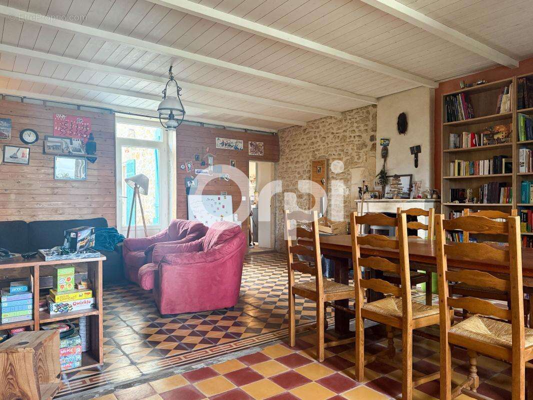 Maison à SAINT-LAURENT-DE-LA-PREE