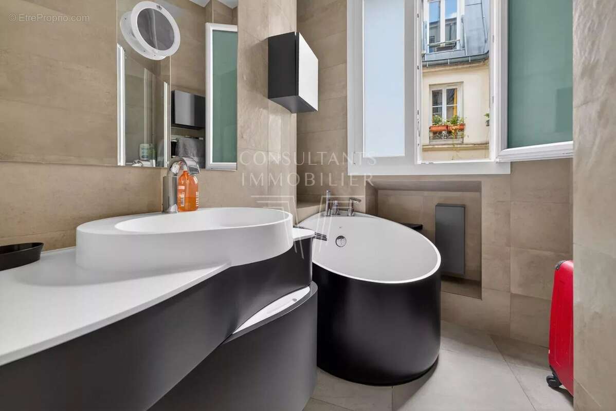 Appartement à PARIS-17E