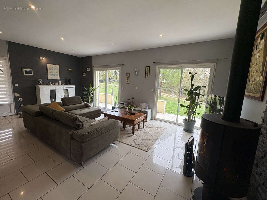 Maison à MONTAIGU-DE-QUERCY